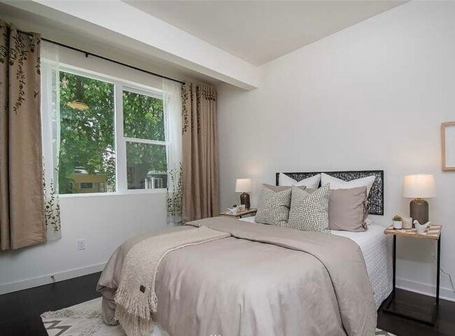 Building Photo - 4bd/4ba Townhouse in Queen Anne