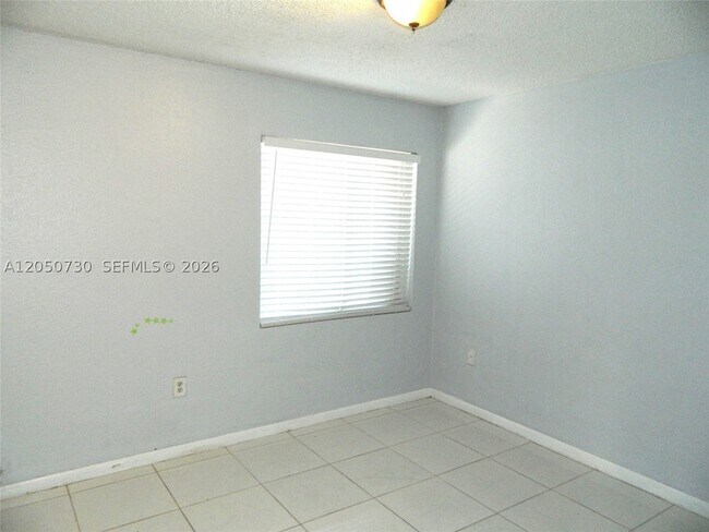 Building Photo - 899 Crystal Lake Dr