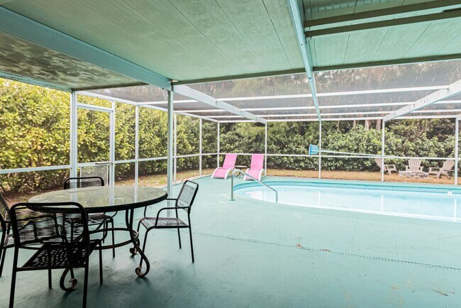 Building Photo - Pet-Friendly Home with Private Pool in Des...