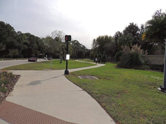 Building Photo - 13 Broadmore Cir