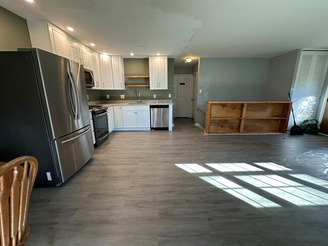 Slider entrance view - 536 Millshire Dr