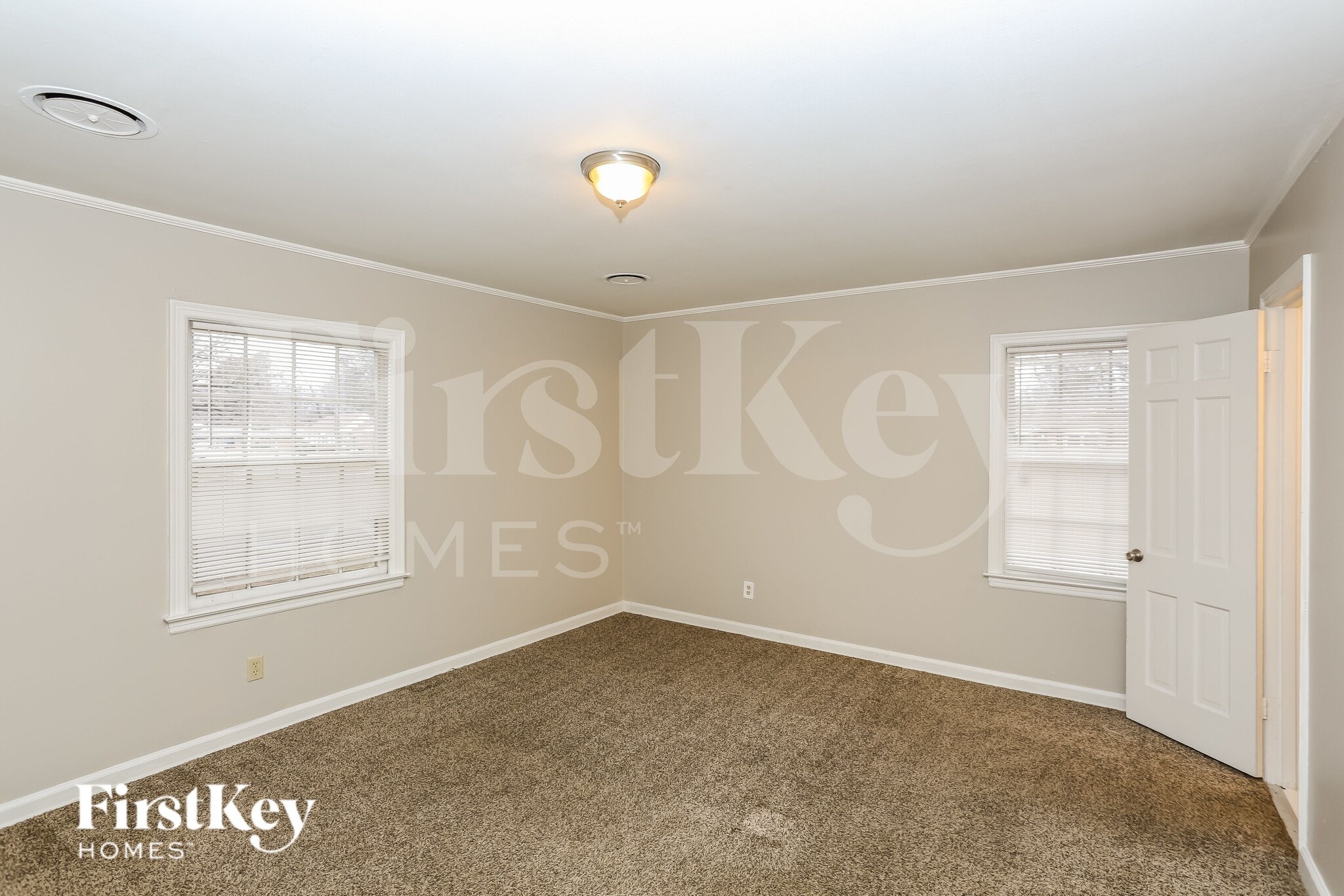 Building Photo - 3900 Hermitage Dr