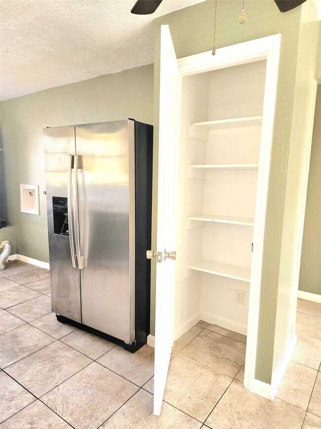 Building Photo - 3115 Christie St