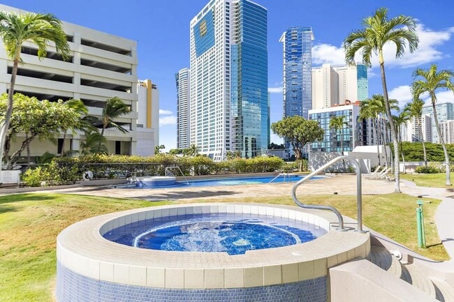 Building Photo - 1341 Kapiolani Blvd