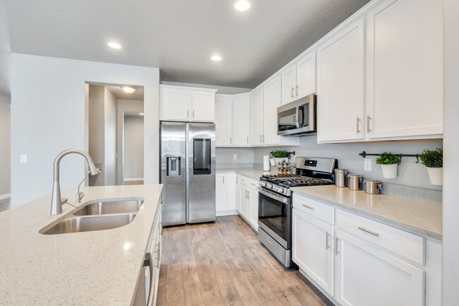 Building Photo - Stunning 5 Bedroom Herriman Home with Mode...