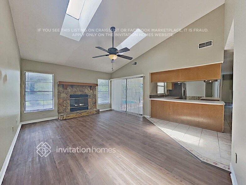 Building Photo - 1507 Dumont Dr