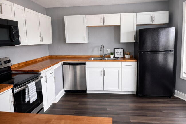 Building Photo - 3636 The Paseo