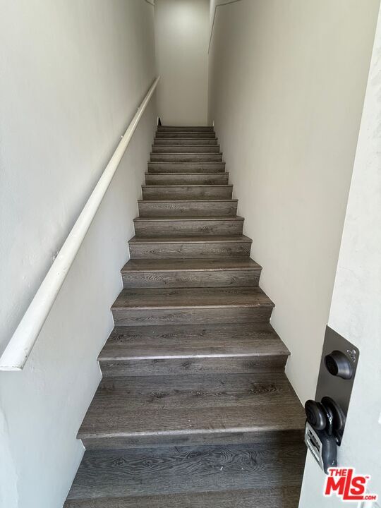 Building Photo - 6006 W Pico Blvd