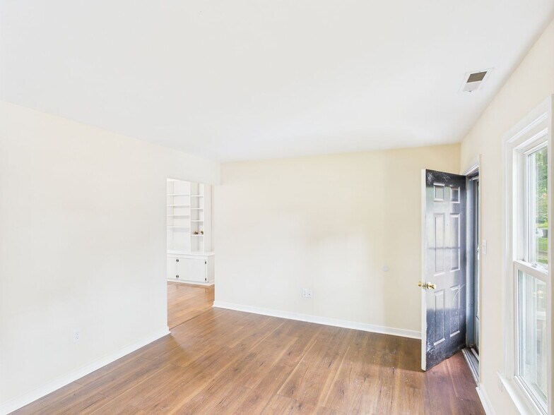 Building Photo - 6219 Dorius Dr