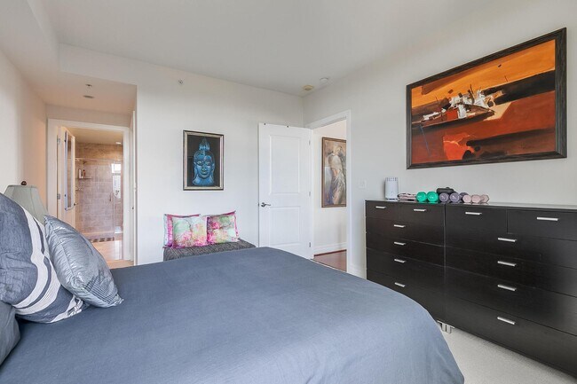 Building Photo - 8220 Crestwood Heights Dr