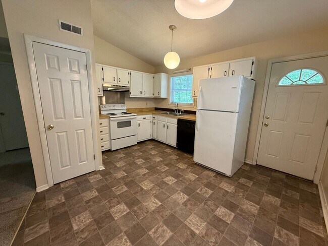 Building Photo - 107 Twinwood Ct