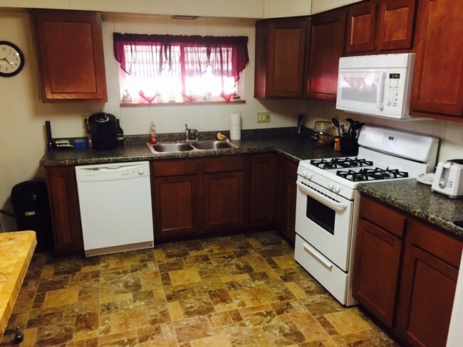 Building Photo - *********Large 3-Bedroom home for rent in ...