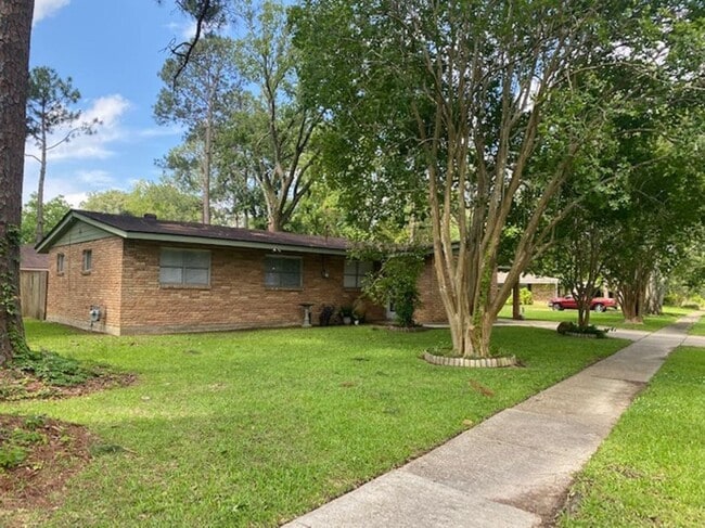 Building Photo - 8082 Sholar Dr