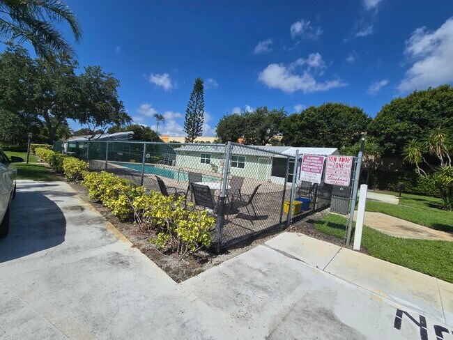 Building Photo - 1530 Royal Forest Ct