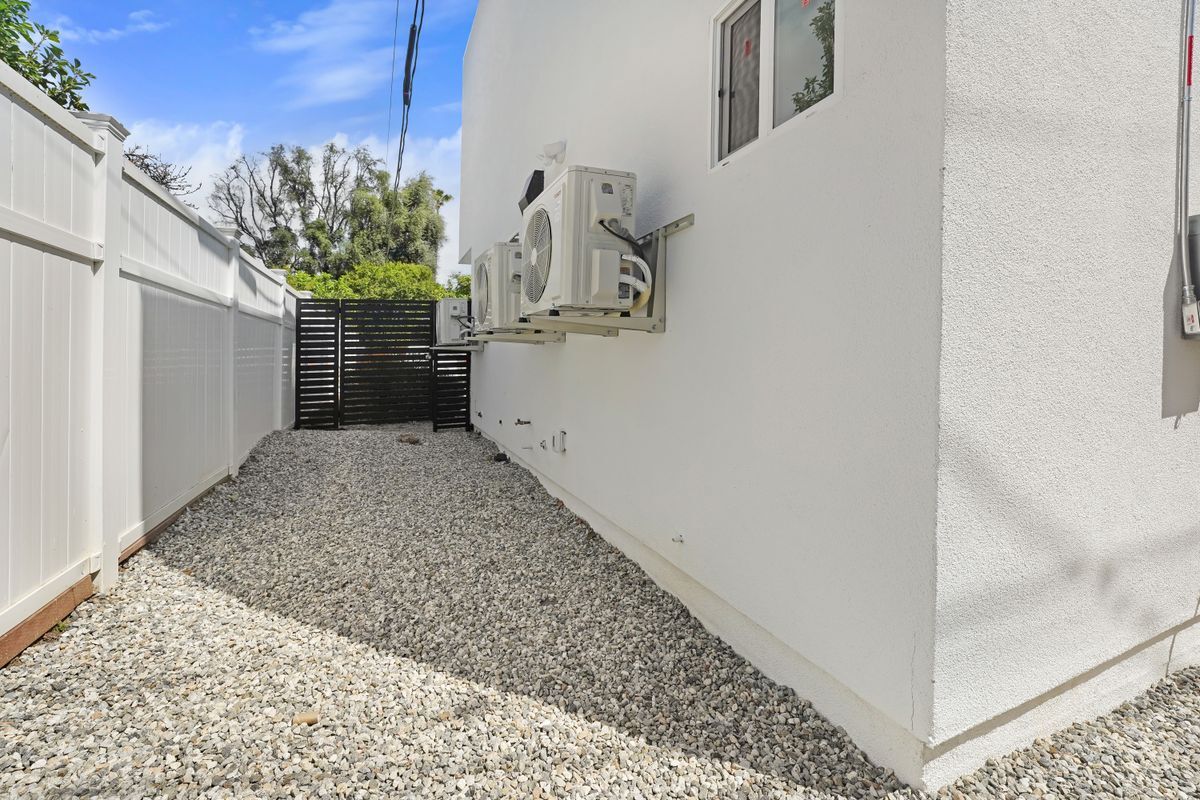 Building Photo - 22567 Leadwell St