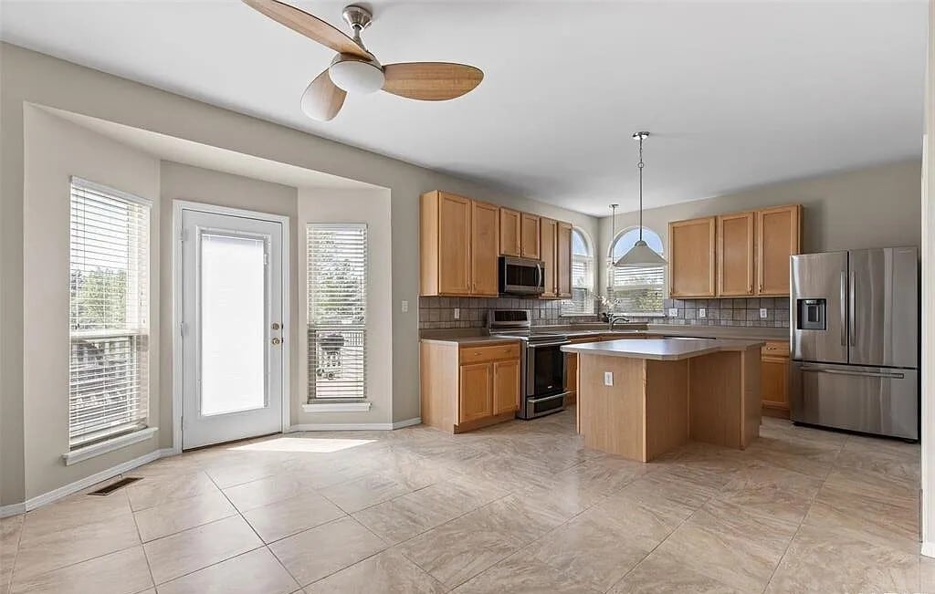 Building Photo - 605 Thornridge Dr