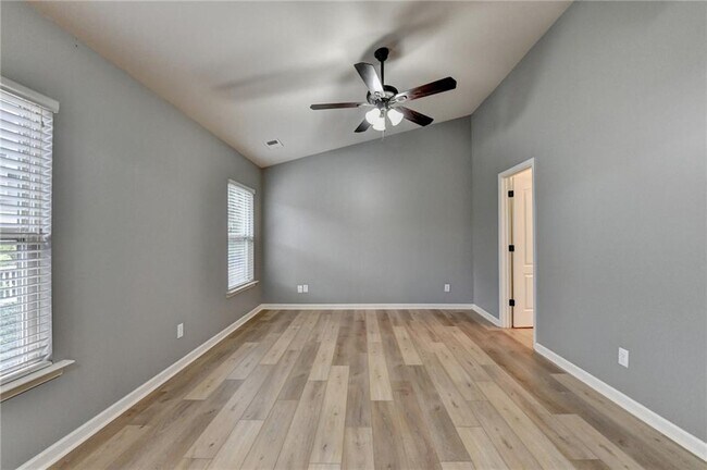 Building Photo - 5013 Groover Dr