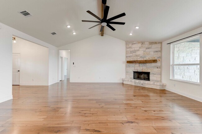 Building Photo - AVAILABLE NOW!