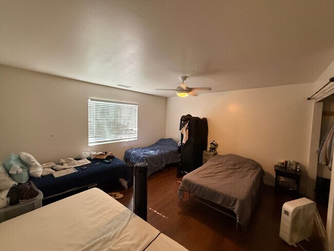 Building Photo - 5223-5225 E Falls View Dr