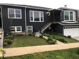 Building Photo - 6024 S Mansfield Ave