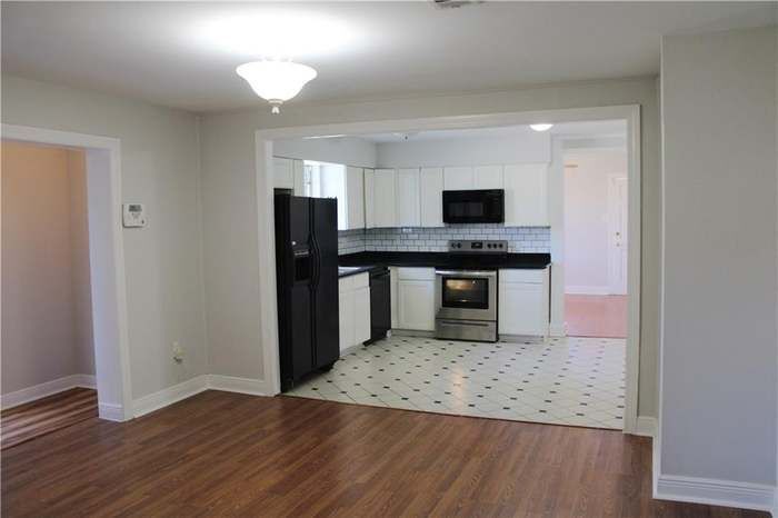 Building Photo - 4748 Newlands St