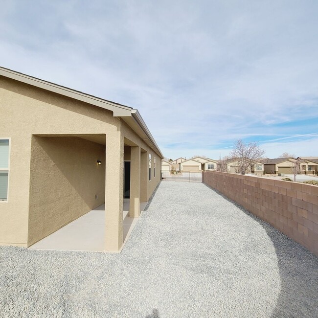 Building Photo - Energy Efficient Home 3 bed home. Move In Special!