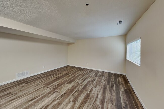 Building Photo - 218 Stanton Ave