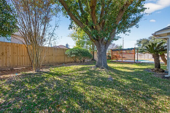 Building Photo - 15619 Winding Valley Dr