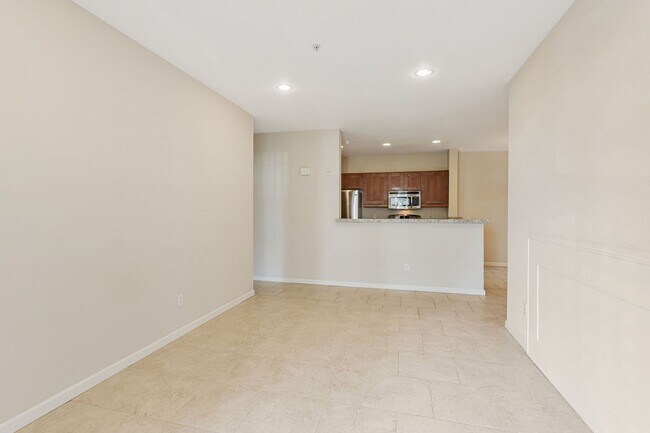 Building Photo - 2-Bedroom Condo in Prime Sunnyvale Location Near Tech Hubs
