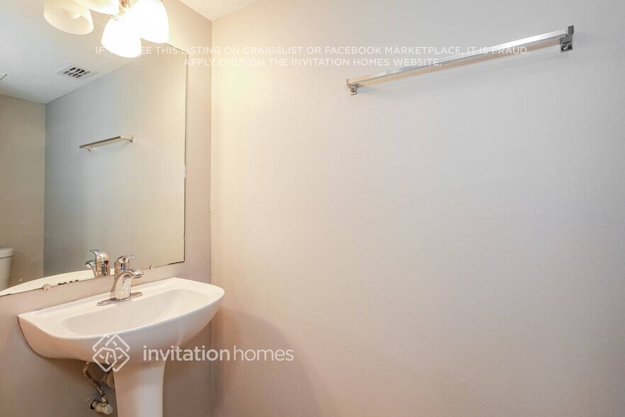 Building Photo - 5519 Shady Pine St S