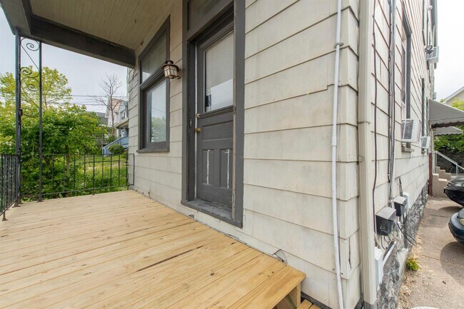 Building Photo - 2314 Victor St