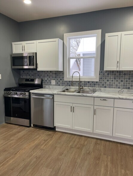 Building Photo - 1032 Denner St