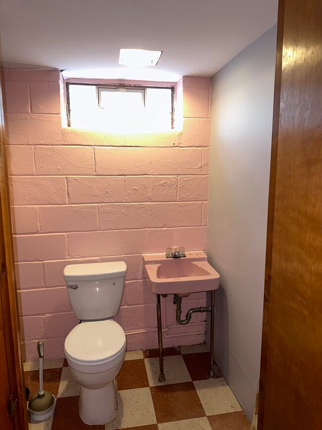 Building Photo - 20109 Stotter St