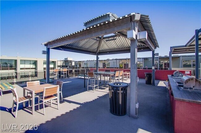 Building Photo - 8925 W Flamingo Rd