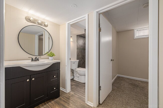 Building Photo - Lovely 5 Bed  / 2 bath in Boston Heights