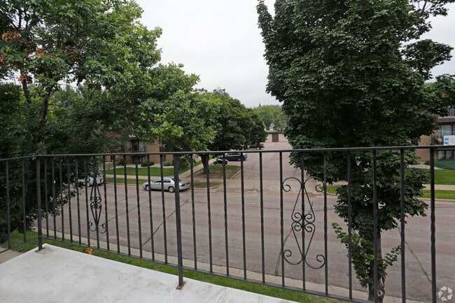 Building Photo - Valley West Apartments