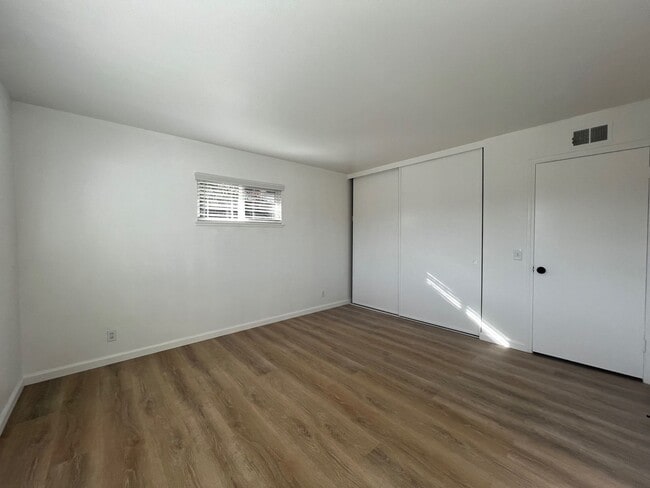 Building Photo - Spacious 4-bedroom, 2.5-bath Home Fountain Valley
