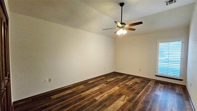 Building Photo - 1225 NW 198th St