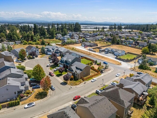 Building Photo - Spacious Corner Lot Home Near JBLM | 4 Bed...