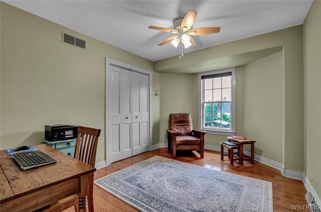 Building Photo - 5940 Thompson Rd