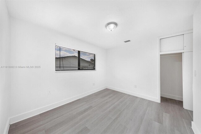Building Photo - 7600 Pembroke Rd