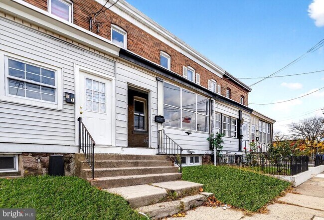 Building Photo - 15 Adella Ave