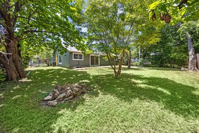 Building Photo - 5700 Garden Oaks Dr