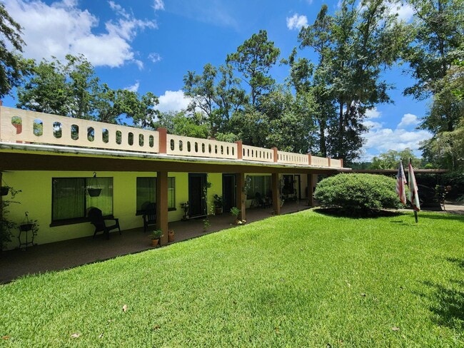 Building Photo - Spacious & Modern 2-Bedroom Duplex in Private Lake Jackson Setting – Tallahassee