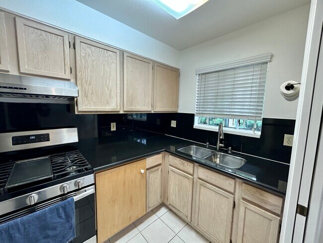 Building Photo - 57 Rebecca Ln