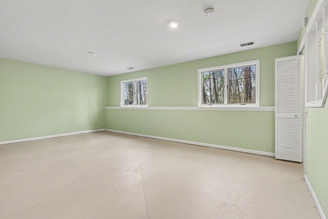 Building Photo - 4319 Valley Hollow Dr NE