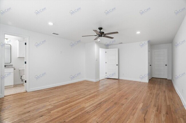 Building Photo - 2228 Goldenrod Ave