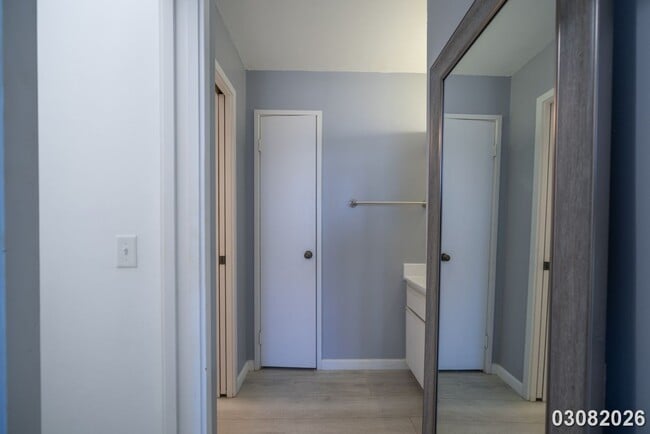 Building Photo - $3,500 / 2br - 896ft2 - Renovated and Modern 2BR/2BA/1PKG unit in the Royal Capito