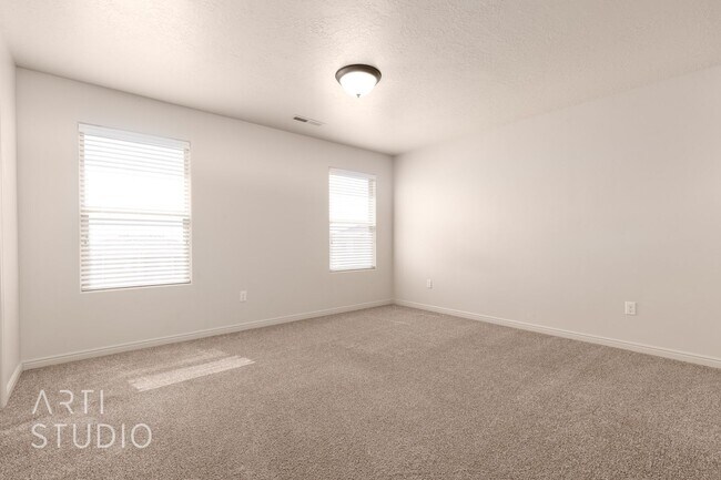 Building Photo - MOVE-IN SPECIAL $100 OFF FIRST MONTH'S REN...