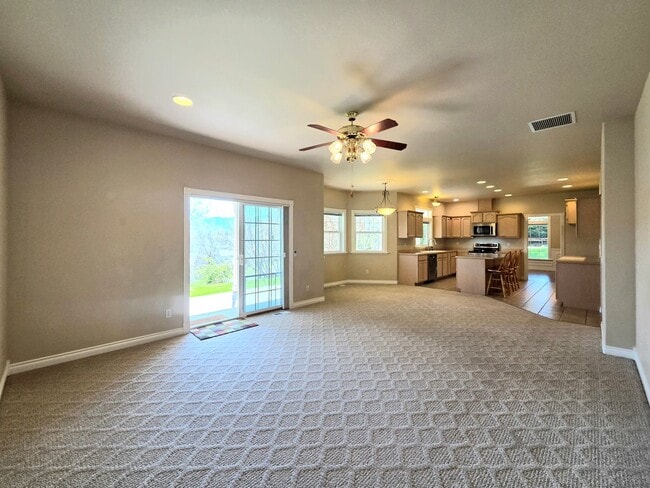 Building Photo - Luxurious Country Living in Desirable Cashmere Location!! 5 Bed + Den, 2.5 Bath!